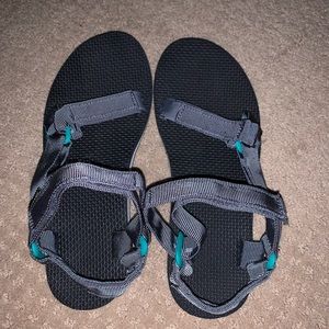 GRAY TEVAS